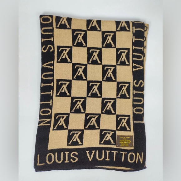 Louis Vuitton soft wool scarf - Picture 5 of 7